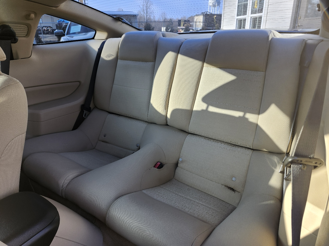 Ford Mustang V6 Deluxe Coupe 2007