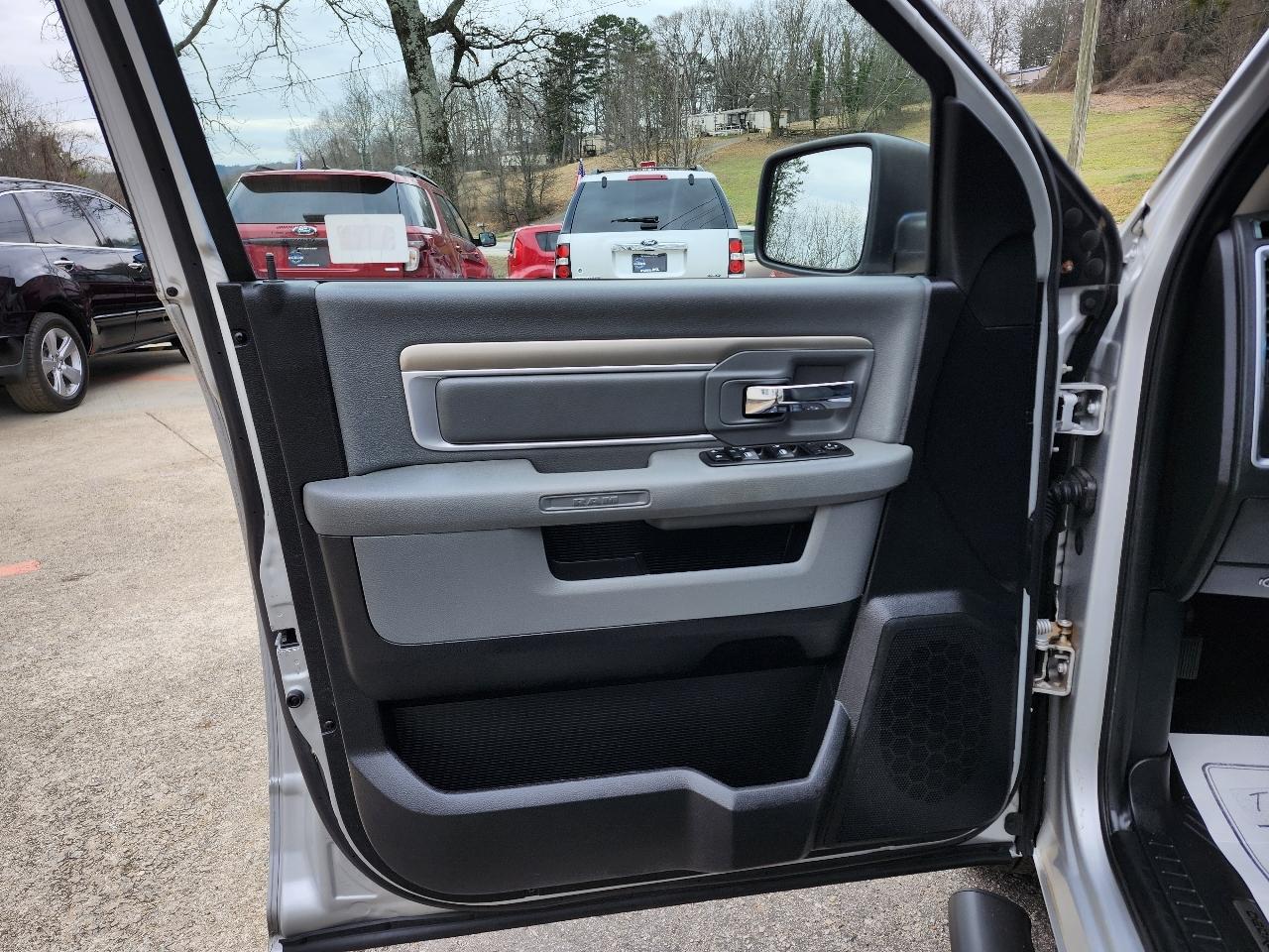 RAM 1500 SLT Quad Cab 2WD 2014