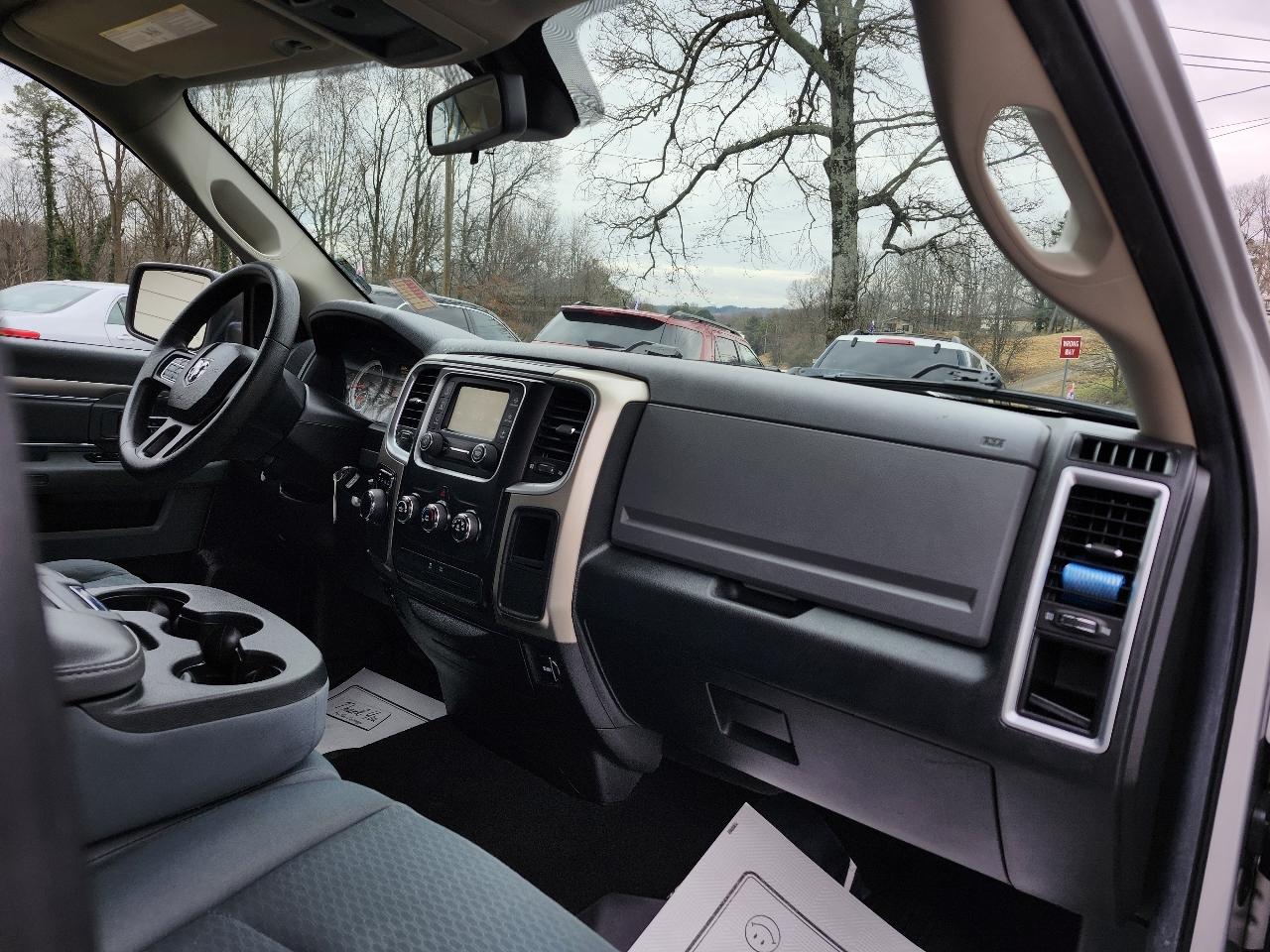 RAM 1500 SLT Quad Cab 2WD 2014