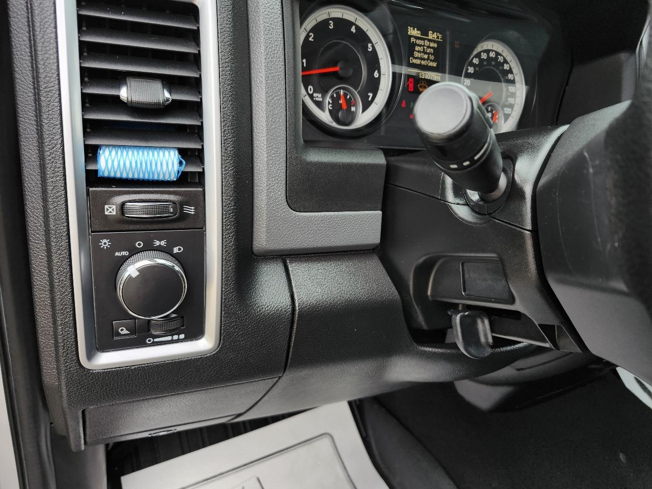 RAM 1500 SLT Quad Cab 2WD 2014