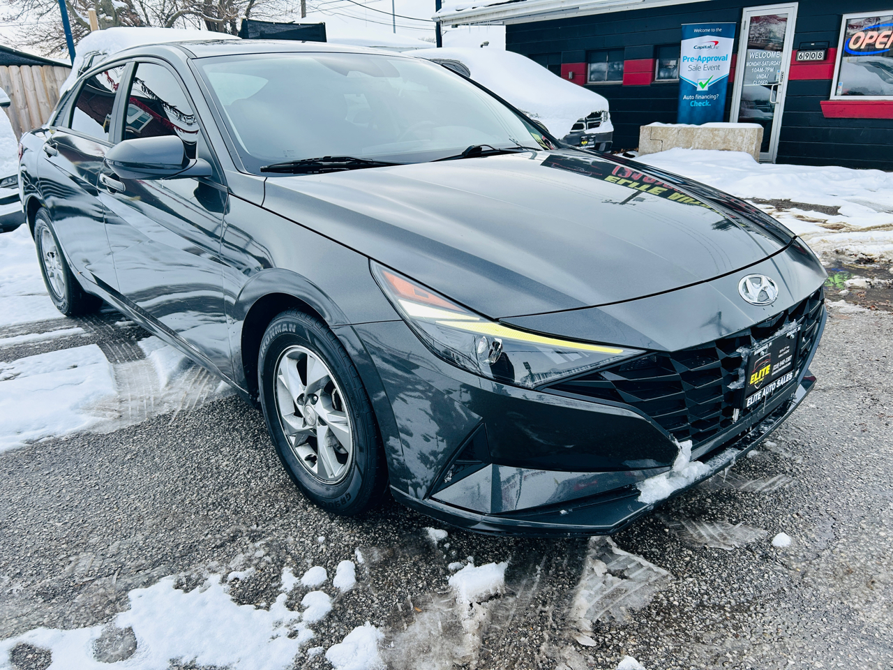 2022 Hyundai Elantra SE