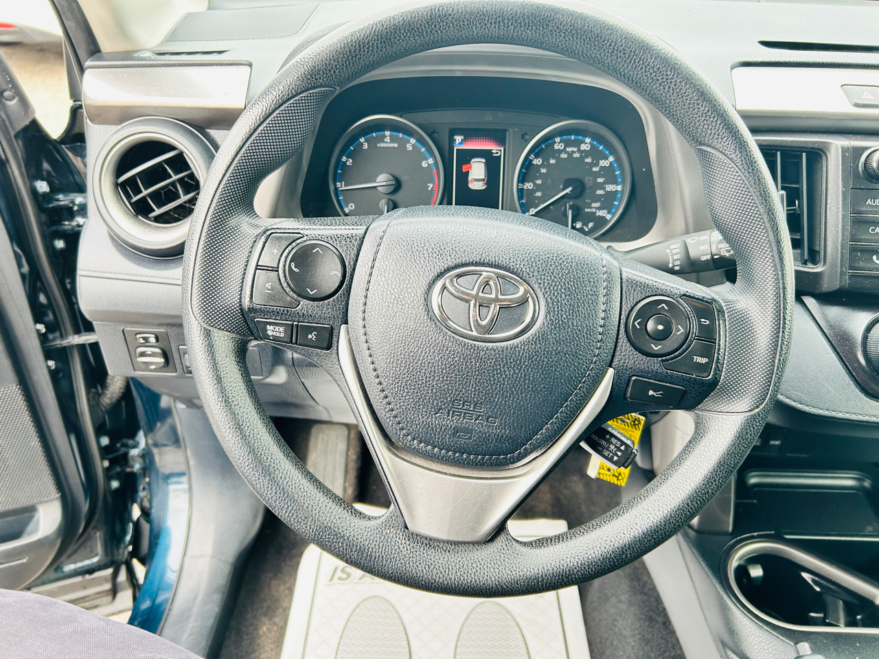 Toyota RAV4 LE AWD 2018