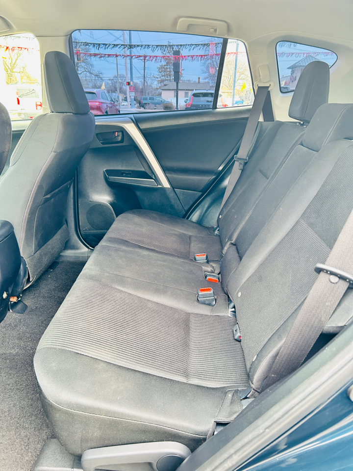 Toyota RAV4 LE AWD 2018