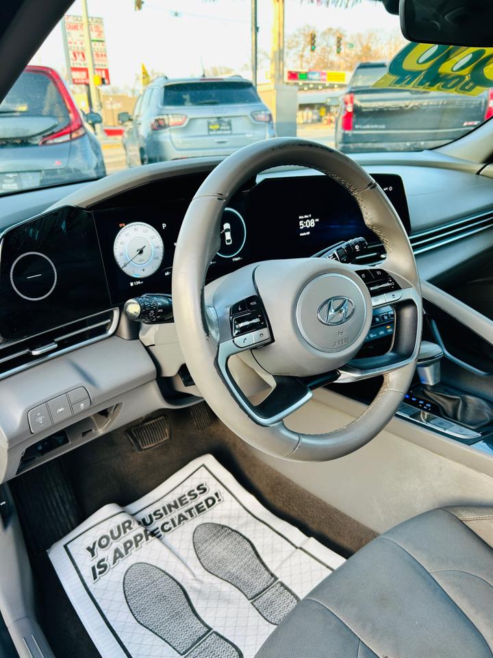 Hyundai Elantra SEL 2023