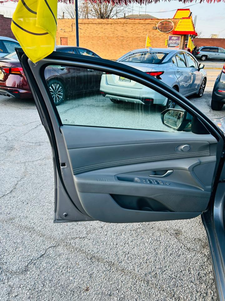 Hyundai Elantra SEL 2023