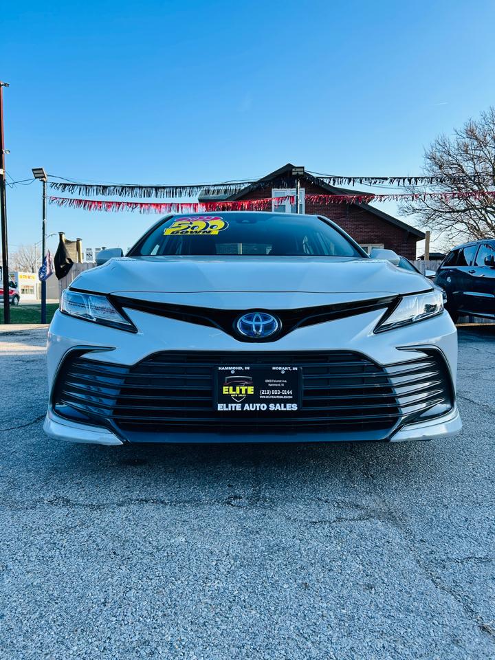 Toyota Camry Hybrid LE 2022