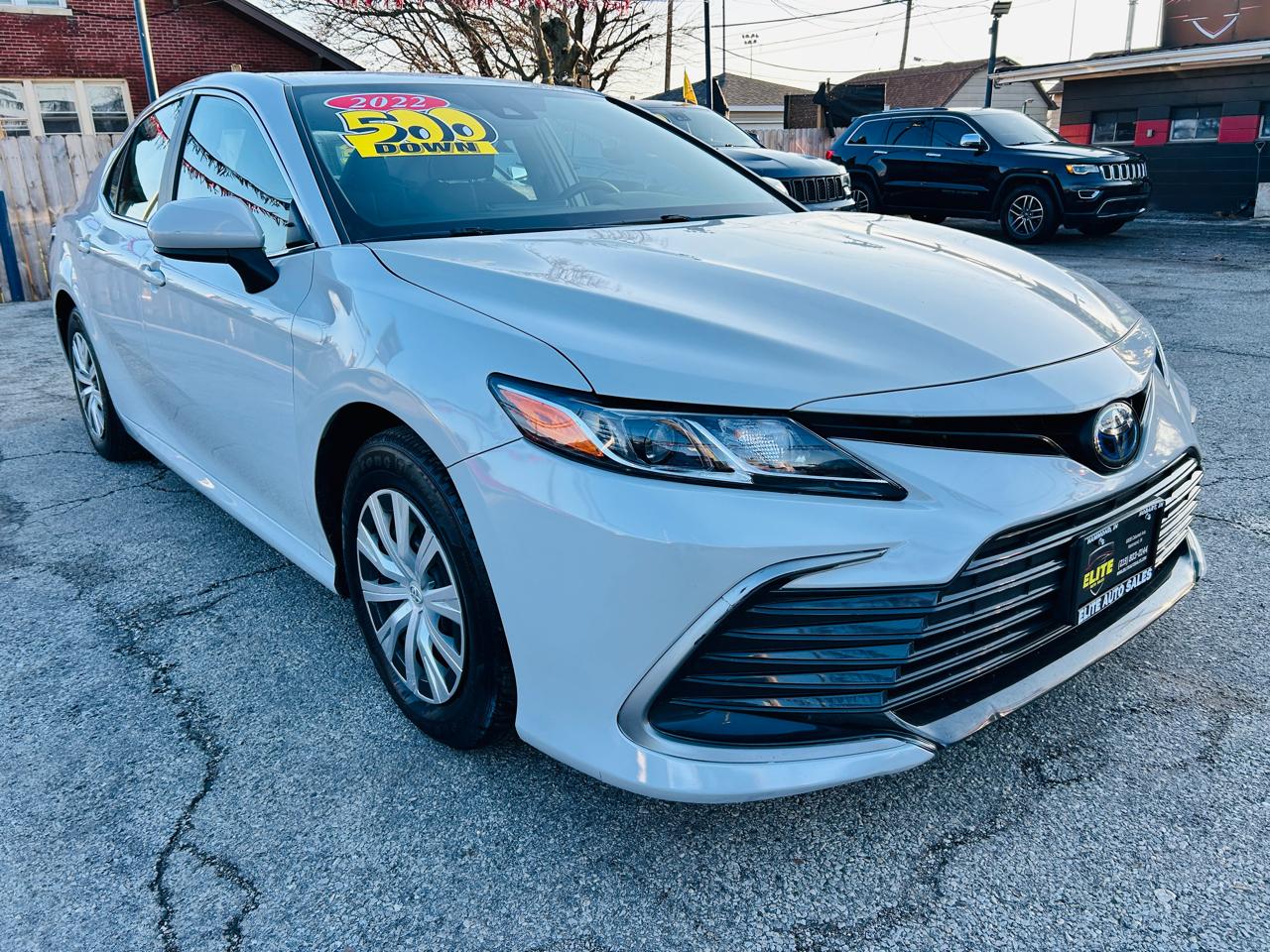 Toyota Camry Hybrid LE 2022