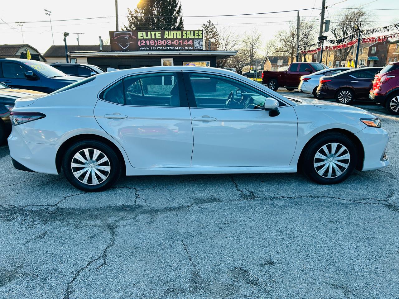 Toyota Camry Hybrid LE 2022