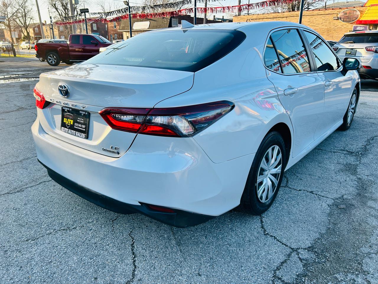 Toyota Camry Hybrid LE 2022
