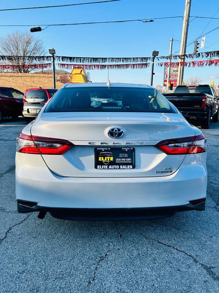 Toyota Camry Hybrid LE 2022
