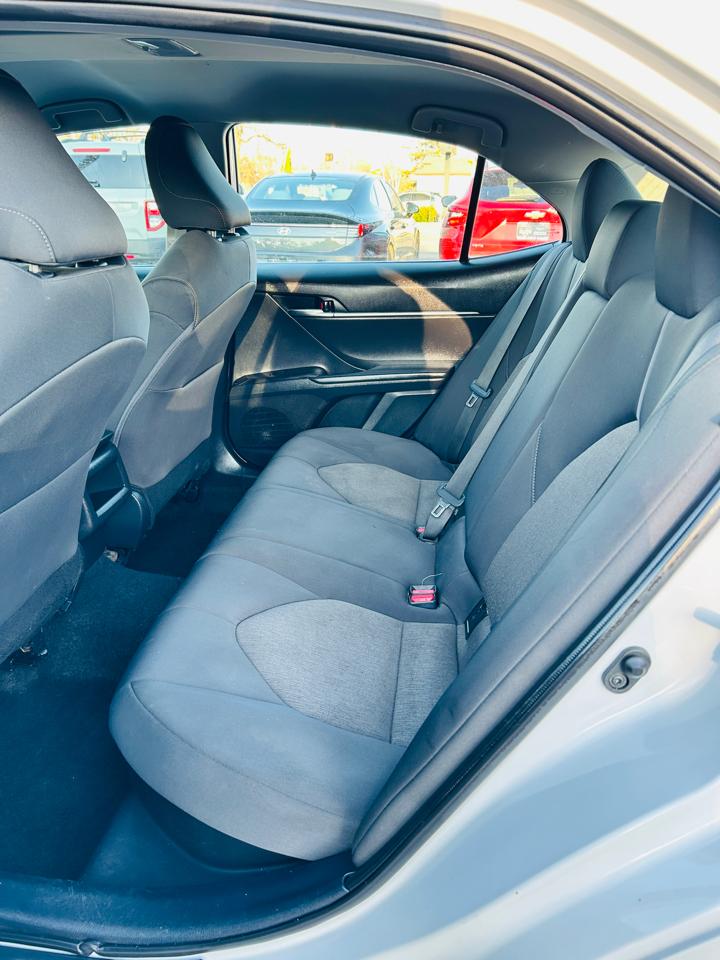 Toyota Camry Hybrid LE 2022