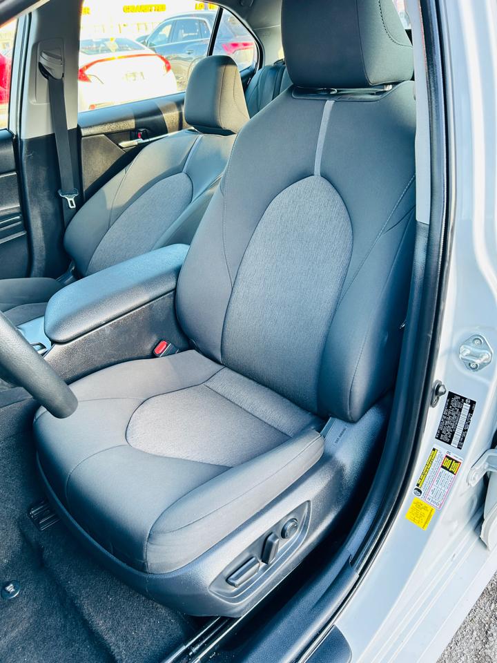 Toyota Camry Hybrid LE 2022