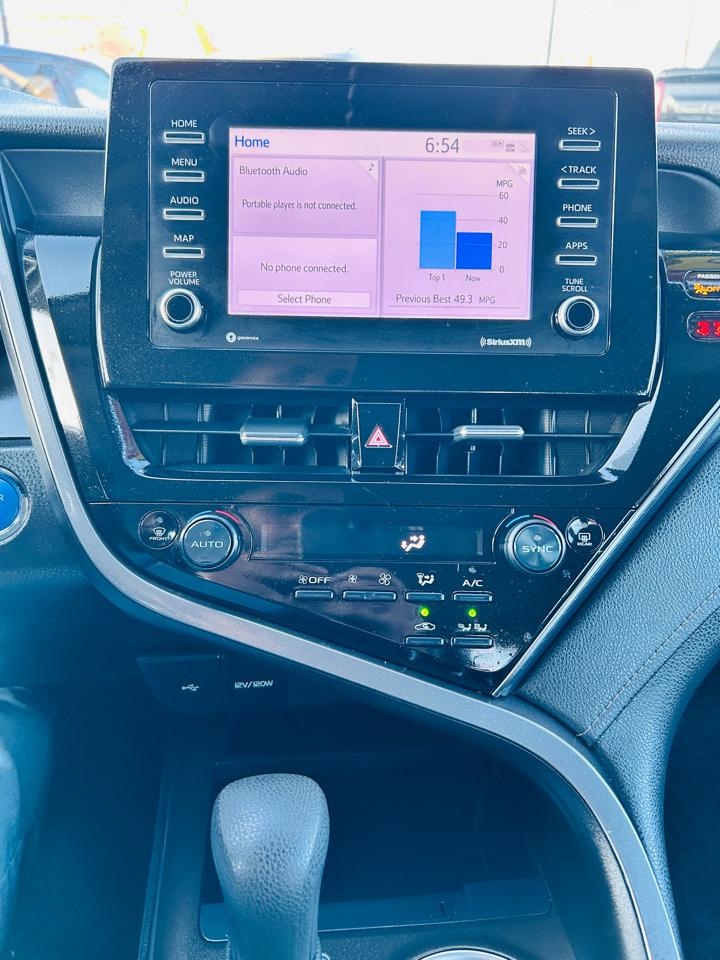 Toyota Camry Hybrid LE 2022