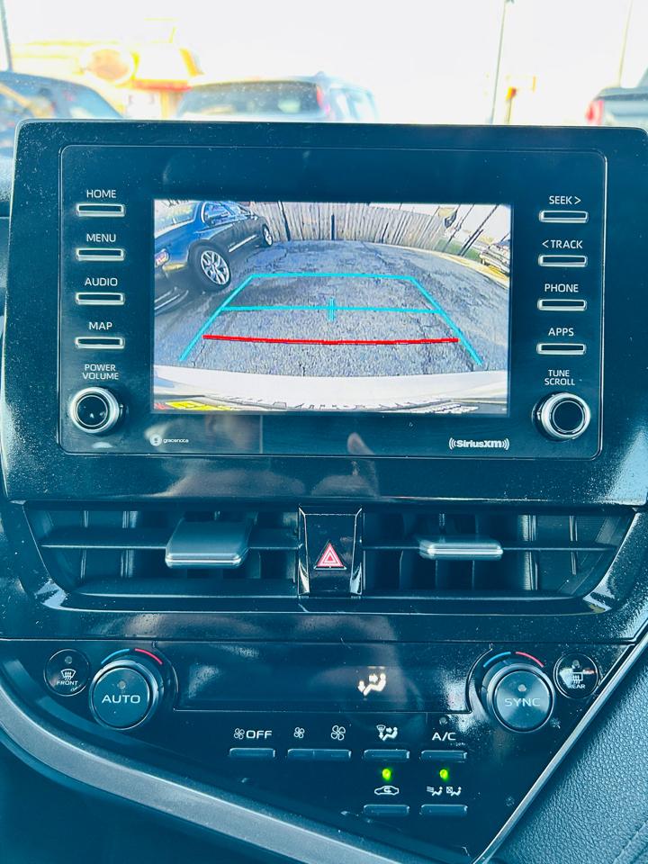 Toyota Camry Hybrid LE 2022