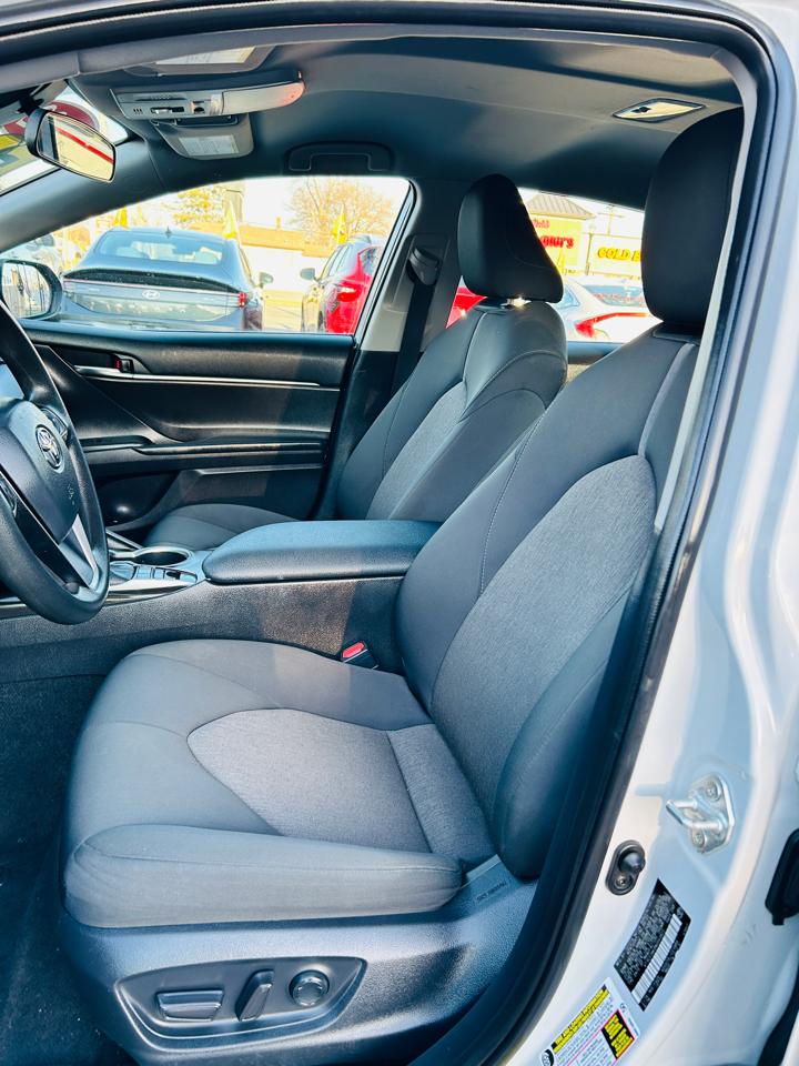 Toyota Camry Hybrid LE 2022