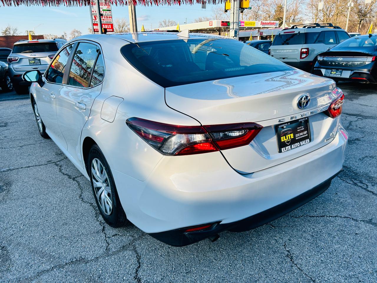 Toyota Camry Hybrid LE 2022
