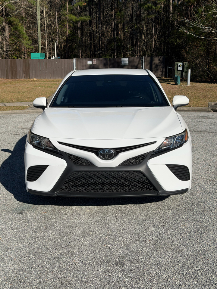 Toyota Camry SE 2020