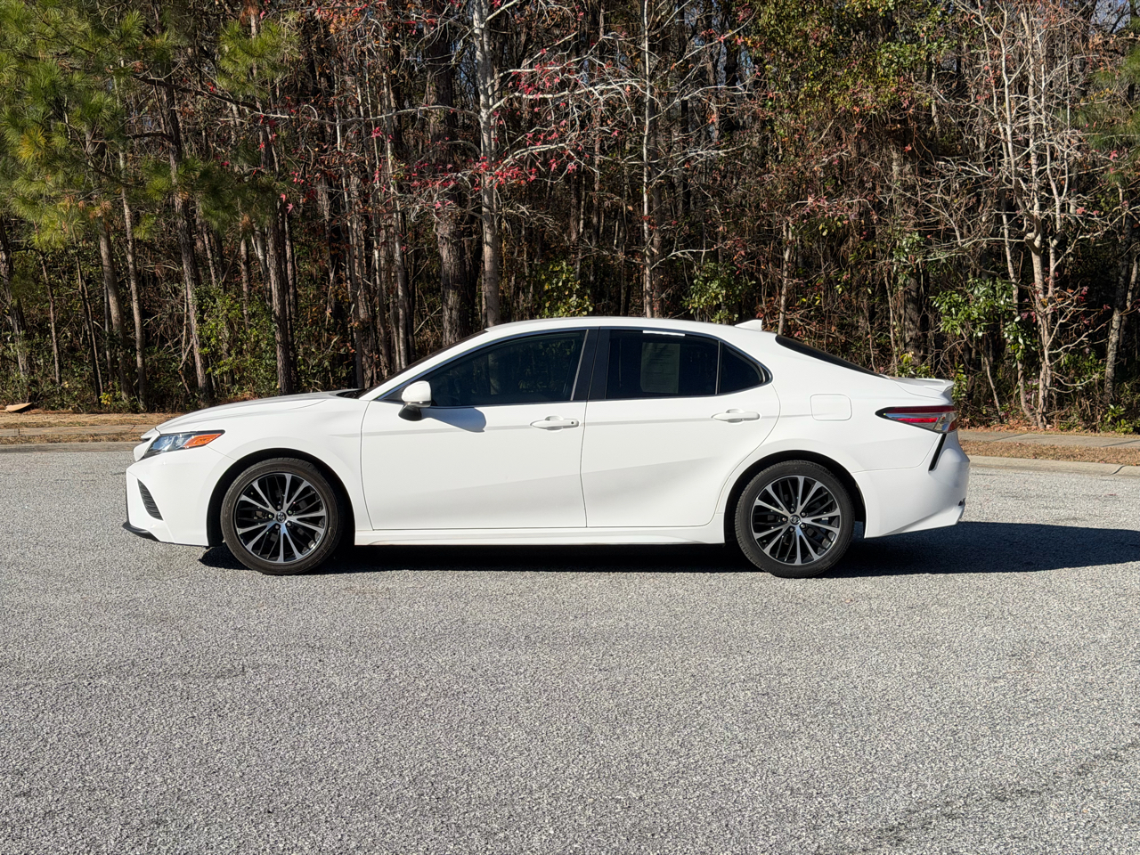 Toyota Camry SE 2020