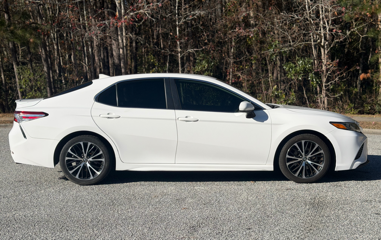 Toyota Camry SE 2020