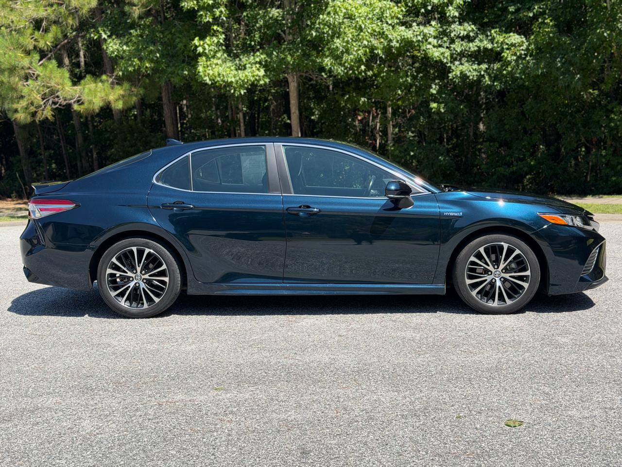 Toyota Camry Hybrid SE 2018