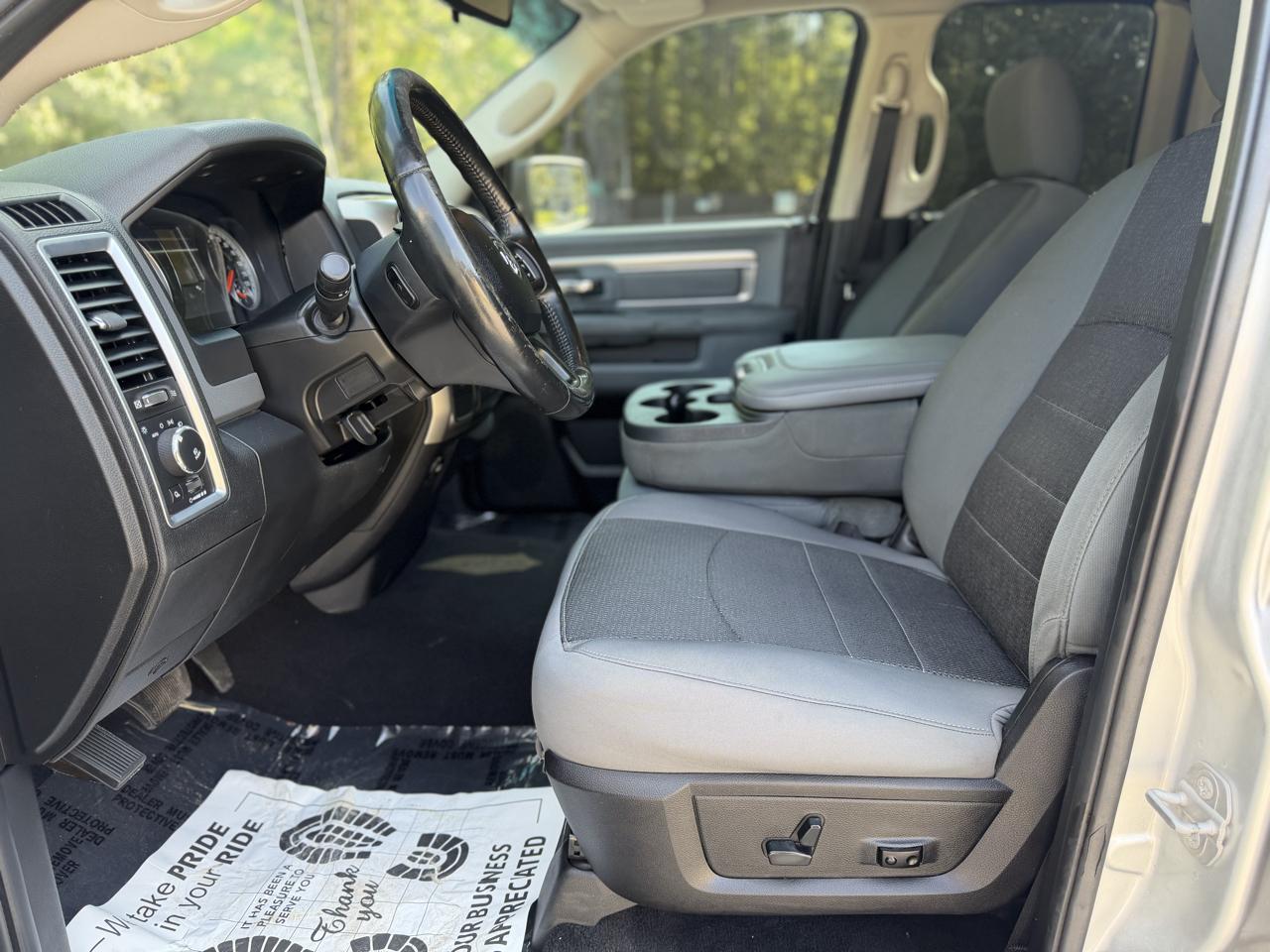 RAM 1500 Lone Star 4x2 Quad Cab 6'4" Box 2015