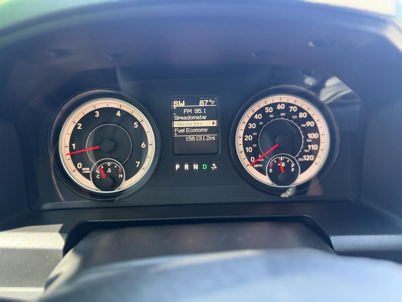 RAM 1500 Lone Star 4x2 Quad Cab 6'4" Box 2015
