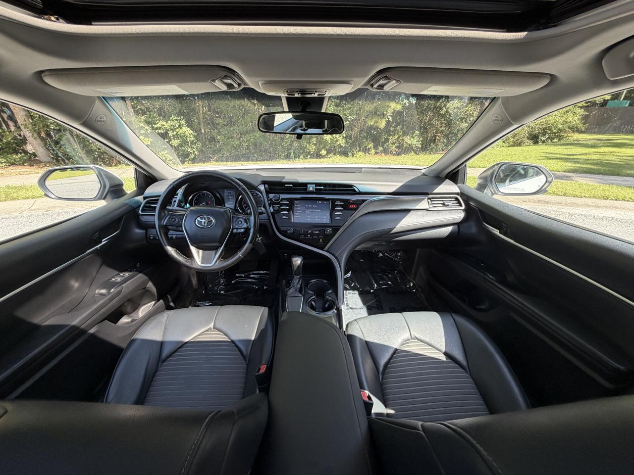 Toyota Camry SE 2019