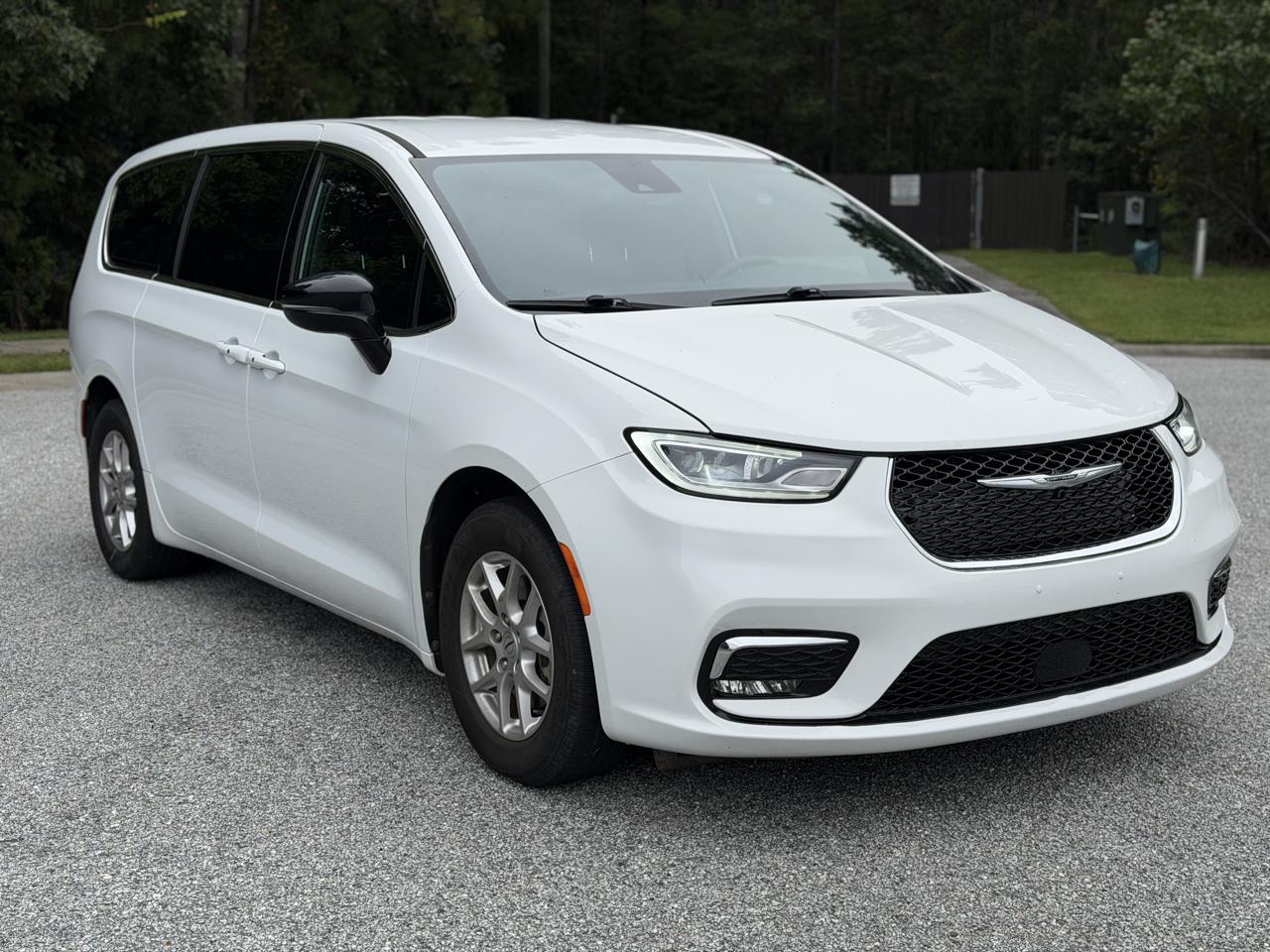 Chrysler Pacifica Touring 2024