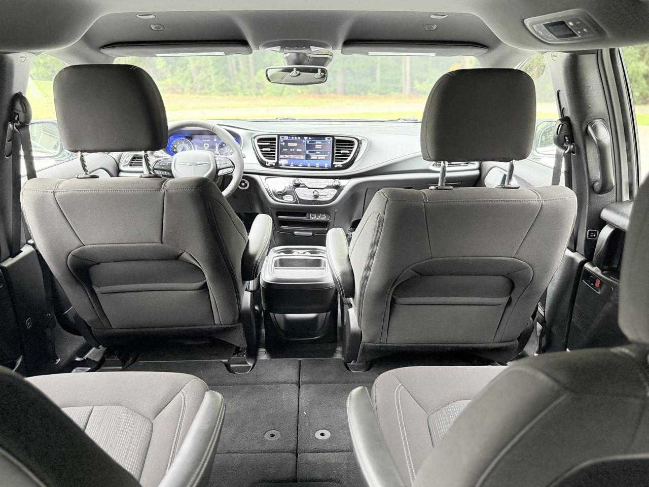Chrysler Pacifica Touring 2024