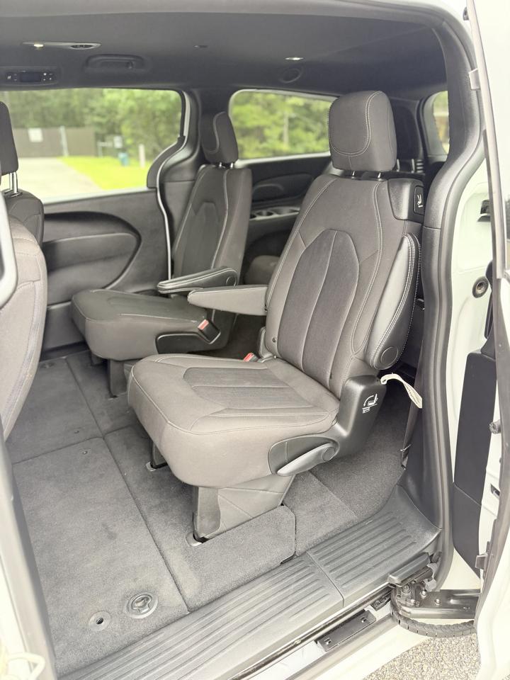 Chrysler Pacifica Touring 2024