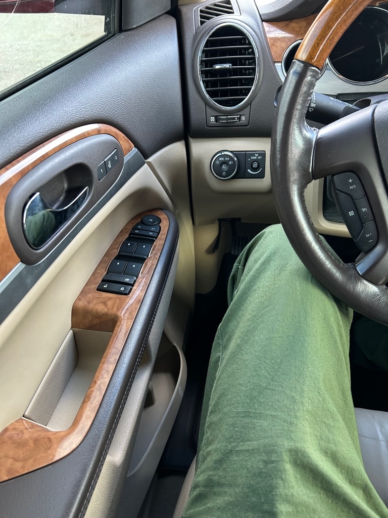 Buick Enclave Premium FWD 2012