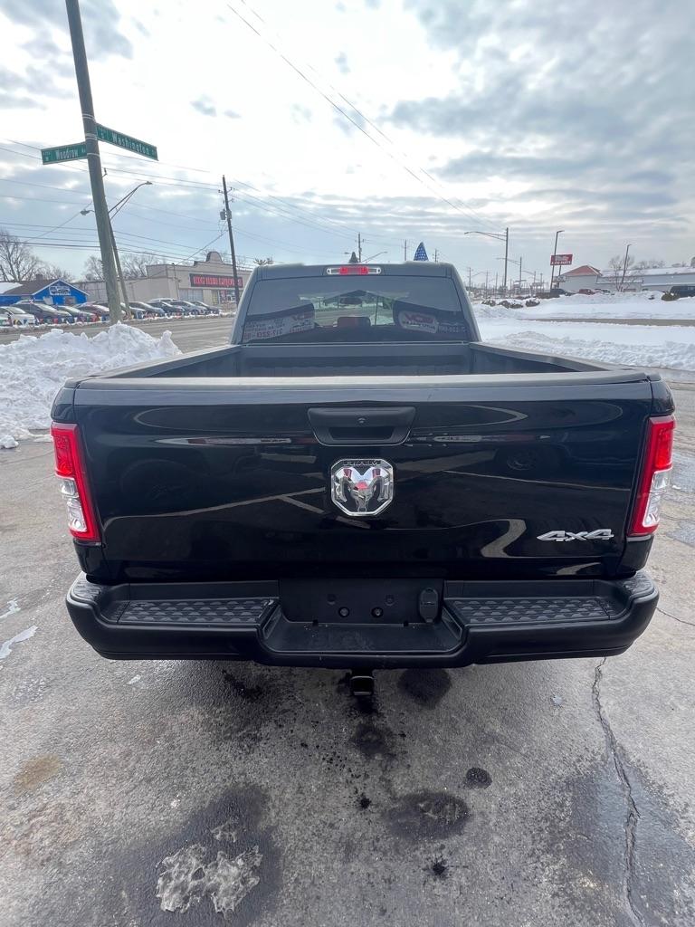 RAM 1500 Tradesman Quad Cab 4WD 2020