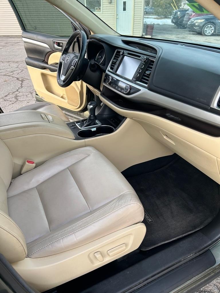 Toyota Highlander SE FWD V6 2018