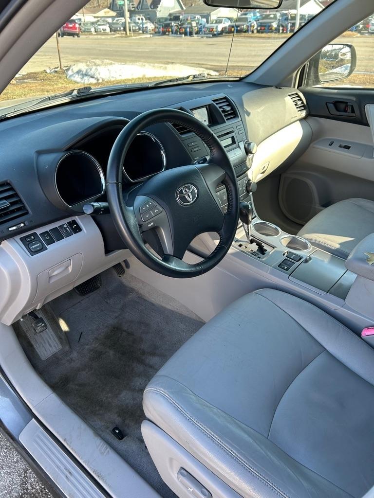 Toyota Highlander Base 4WD 2009