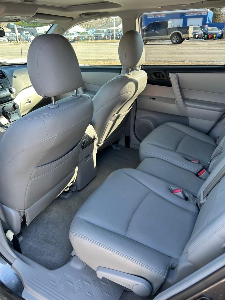 Toyota Highlander Base 4WD 2009