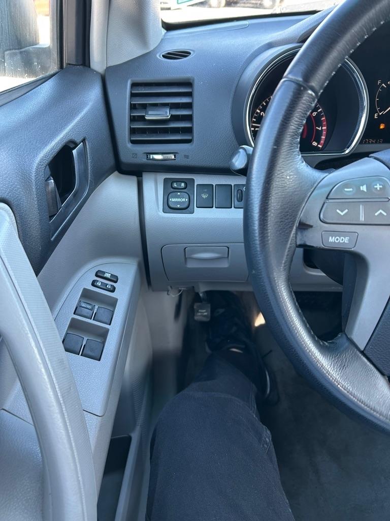 Toyota Highlander Base 4WD 2009