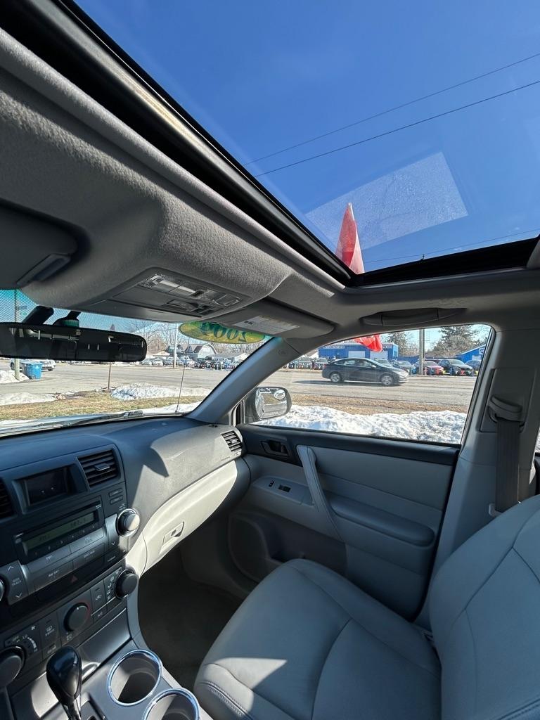 Toyota Highlander Base 4WD 2009