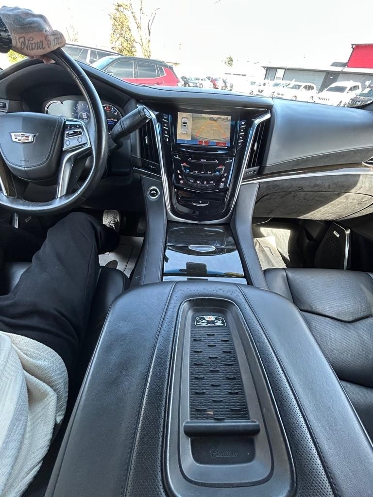 Cadillac Escalade ESV Platinum 4WD 2017