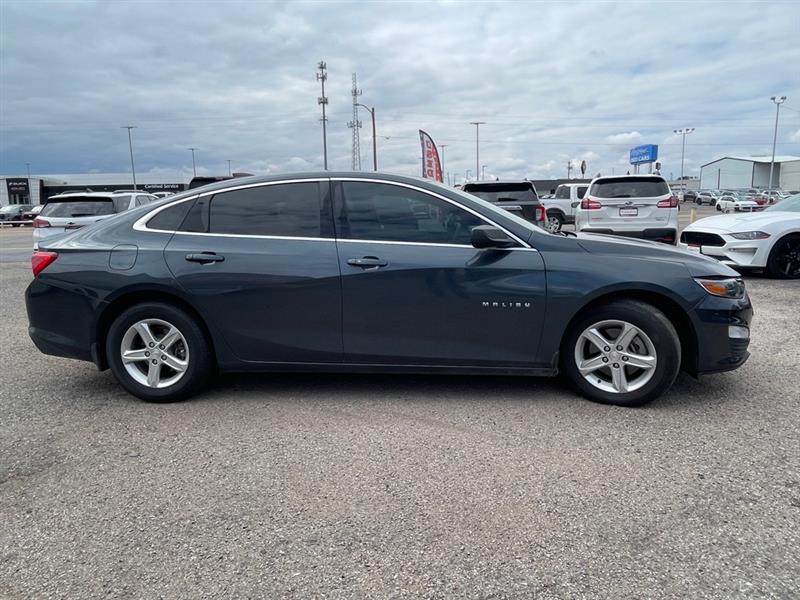 2020 Chevrolet Malibu LS photo 3