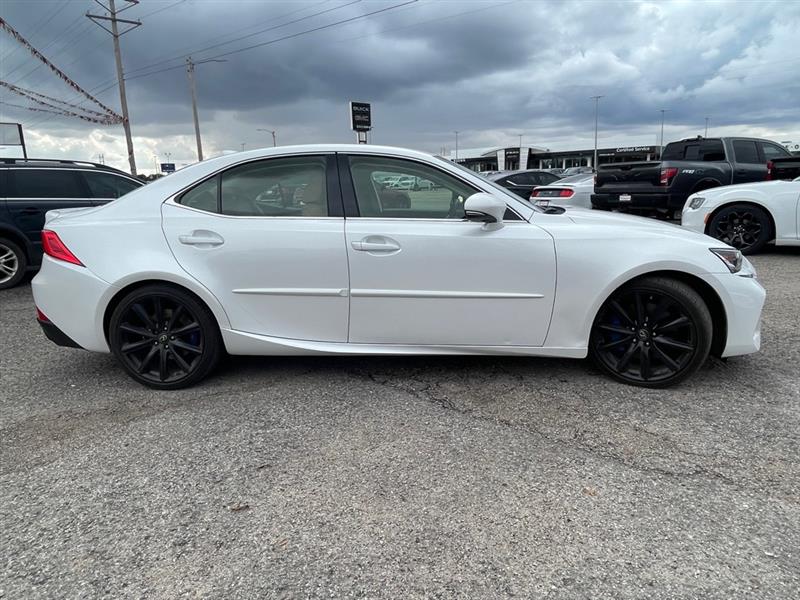 Lexus IS 300 RWD 2018