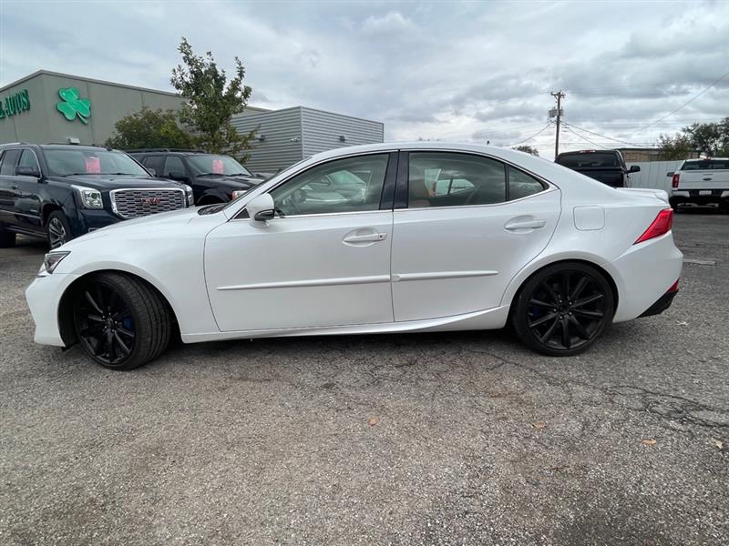 Lexus IS 300 RWD 2018