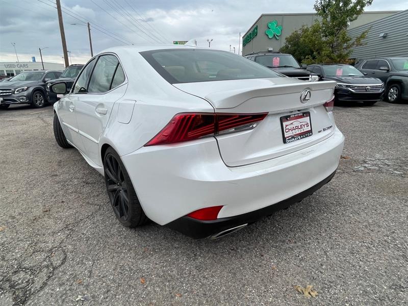 Lexus IS 300 RWD 2018