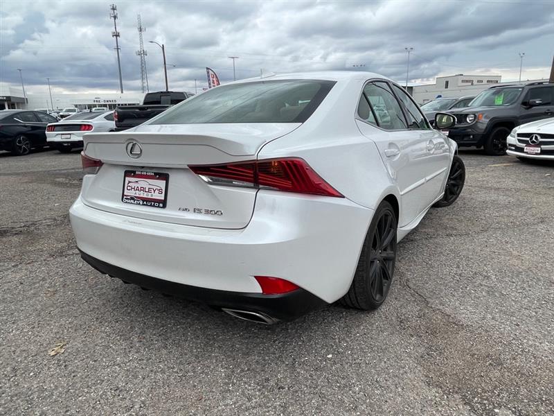 Lexus IS 300 RWD 2018