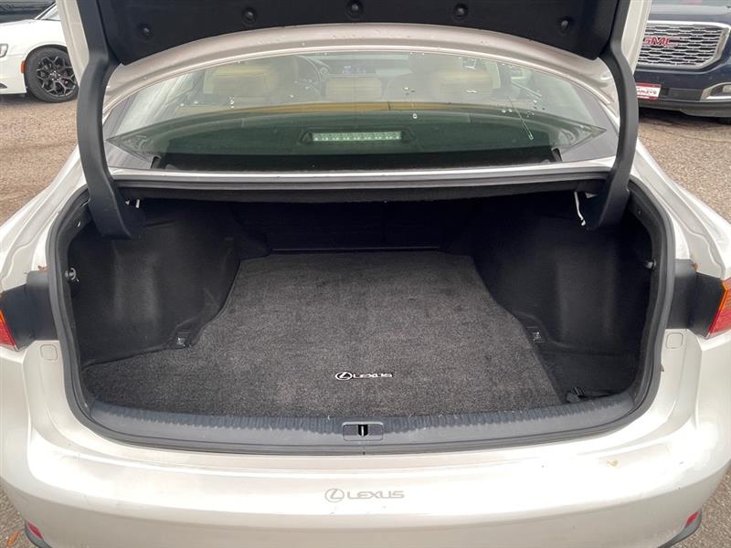 Lexus IS 300 RWD 2018