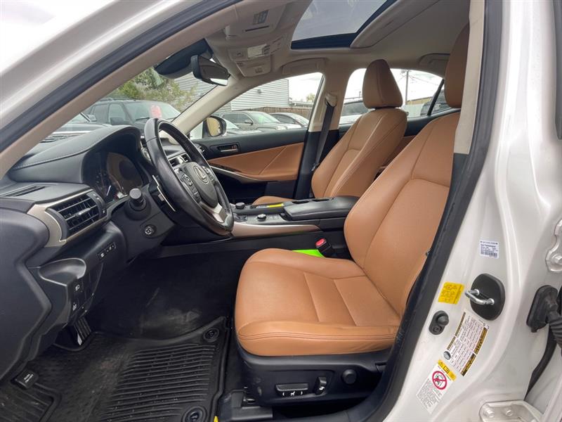 Lexus IS 300 RWD 2018