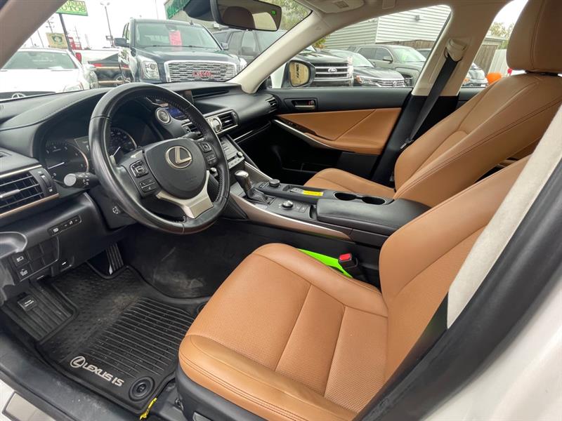 Lexus IS 300 RWD 2018