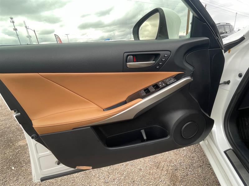 Lexus IS 300 RWD 2018