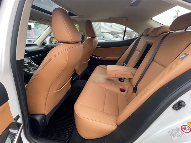 Lexus IS 300 RWD 2018