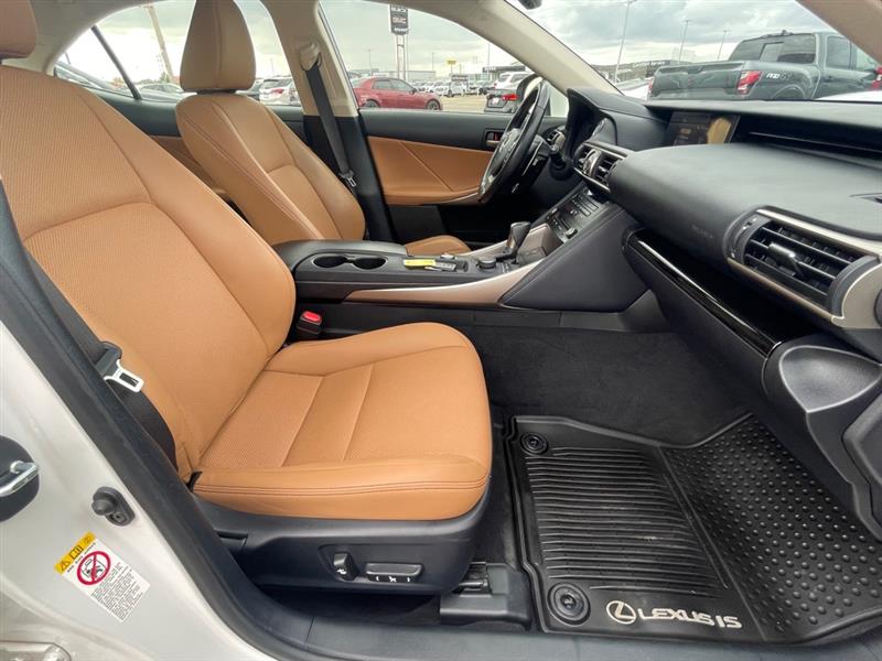 Lexus IS 300 RWD 2018