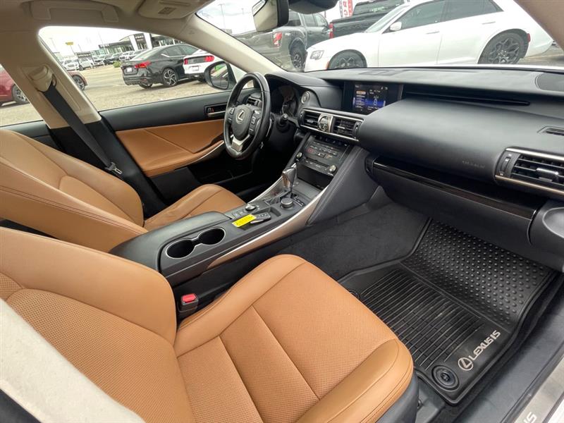 Lexus IS 300 RWD 2018